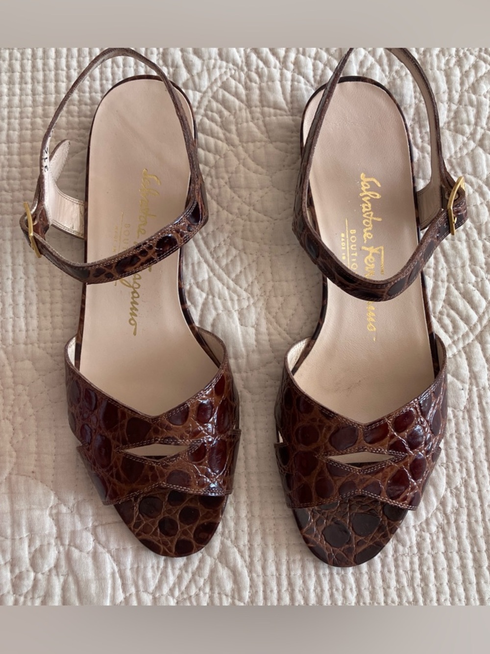 NIB Salvatore Ferragamo Boutique brown printed calf flat sandals